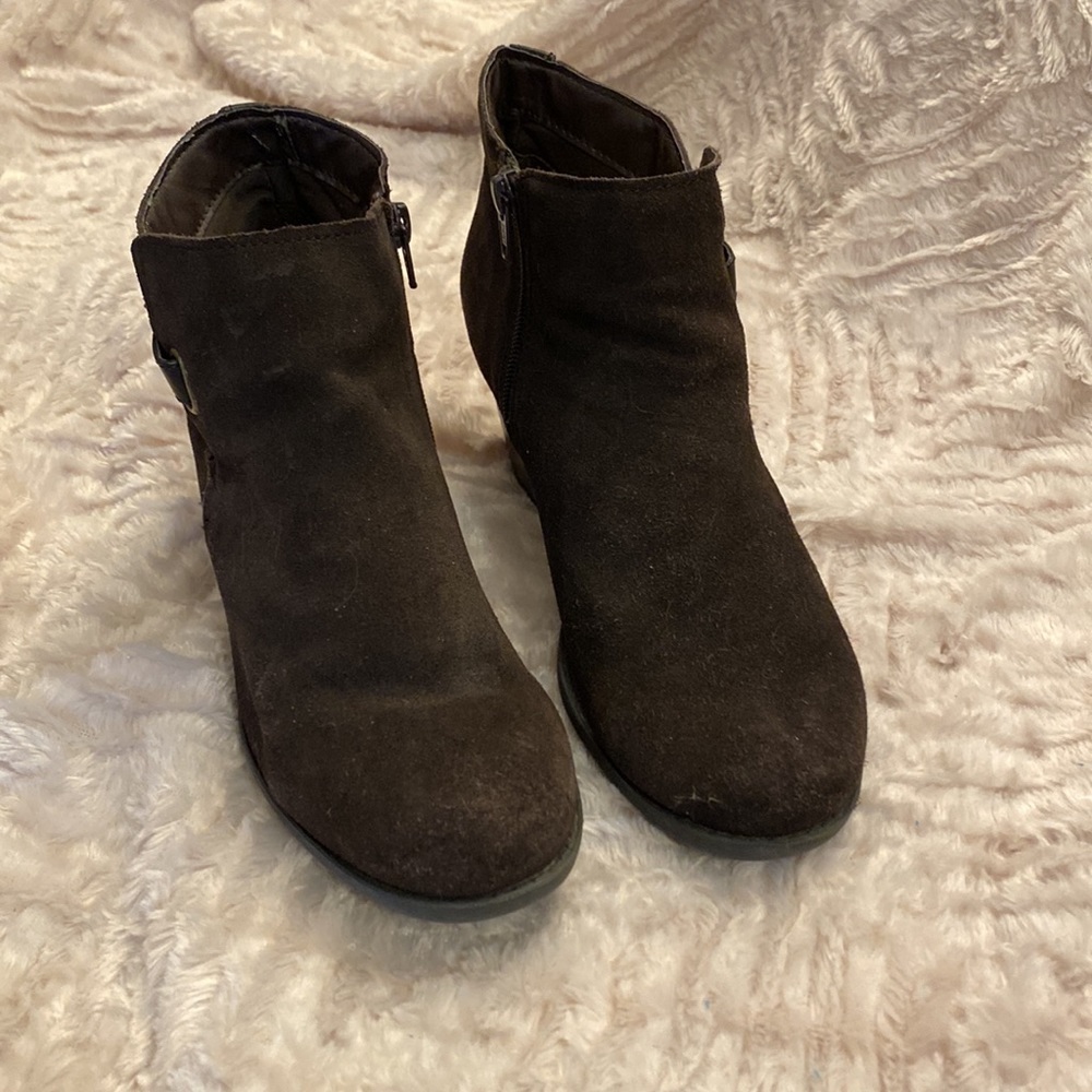 Sonoma faux suede bootie with straps at ankles and inside zipper. Size 8.5 - Picture 2 of 7